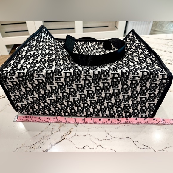 New XL Zip Top Tote Black & white pattern embroidered canvas - Picture 5 of 8